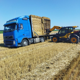 Уборка соломы на Тульской земле август 2022г.